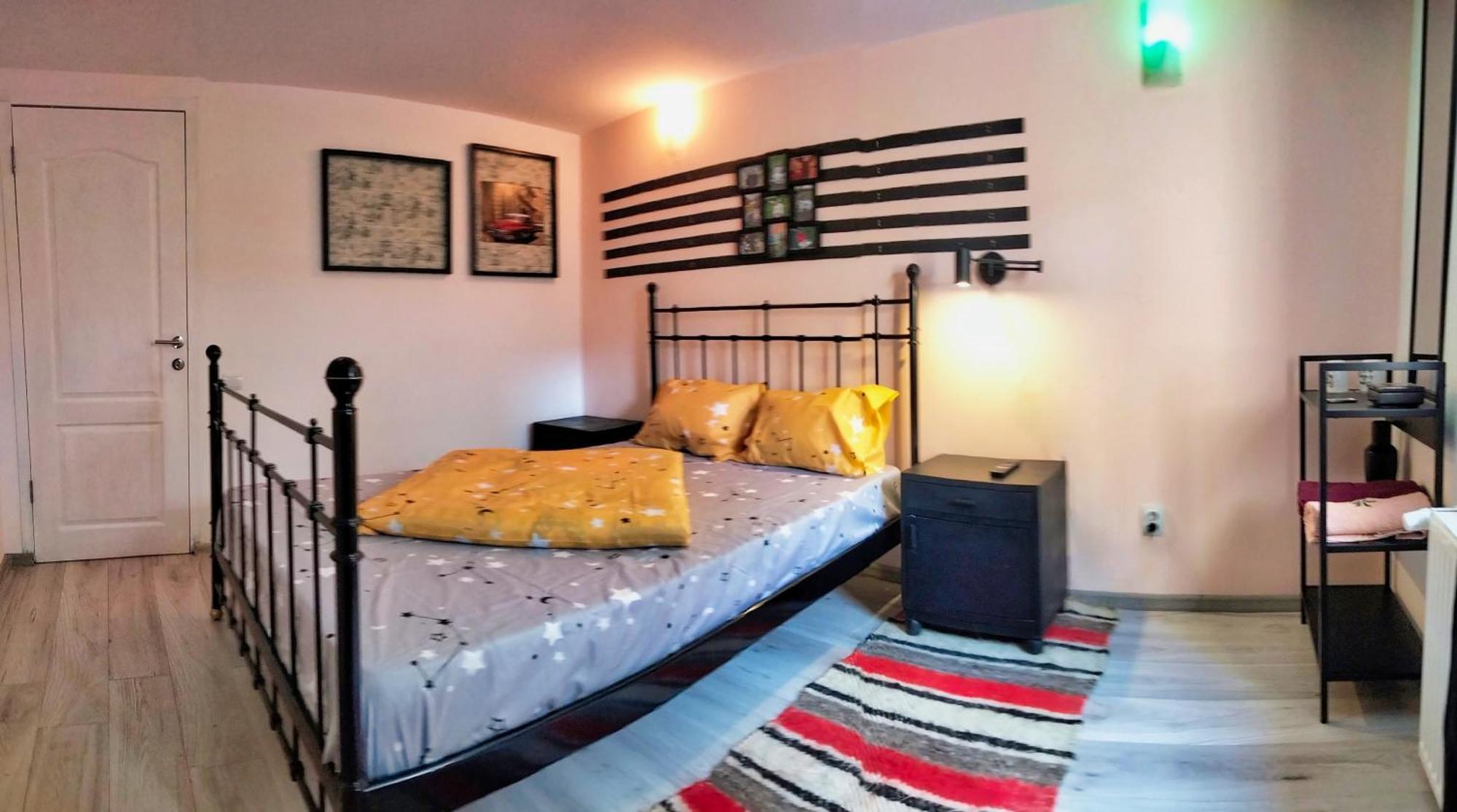 Doi Iepuri Appartement Azuga Buitenkant foto