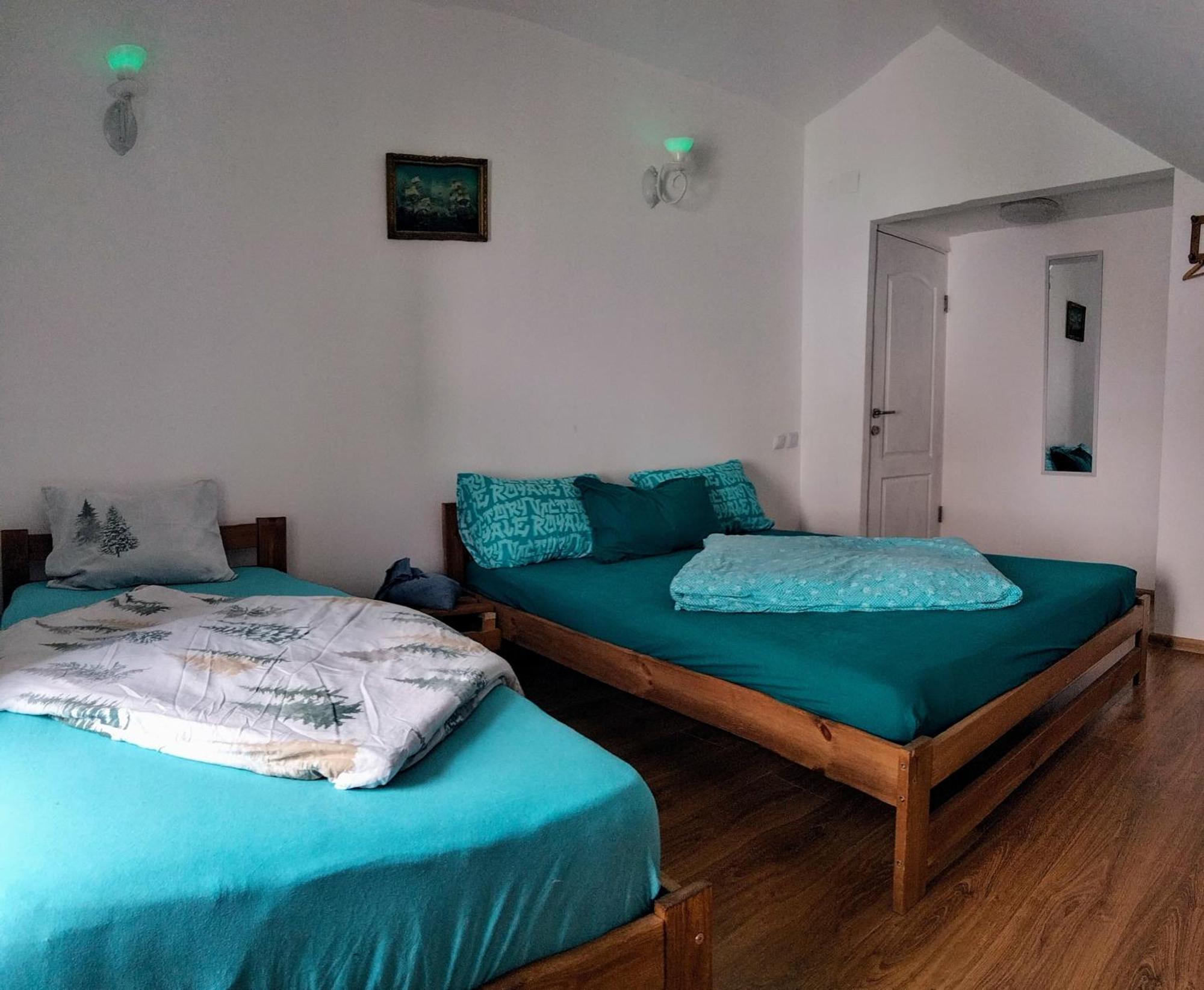 Doi Iepuri Appartement Azuga Buitenkant foto