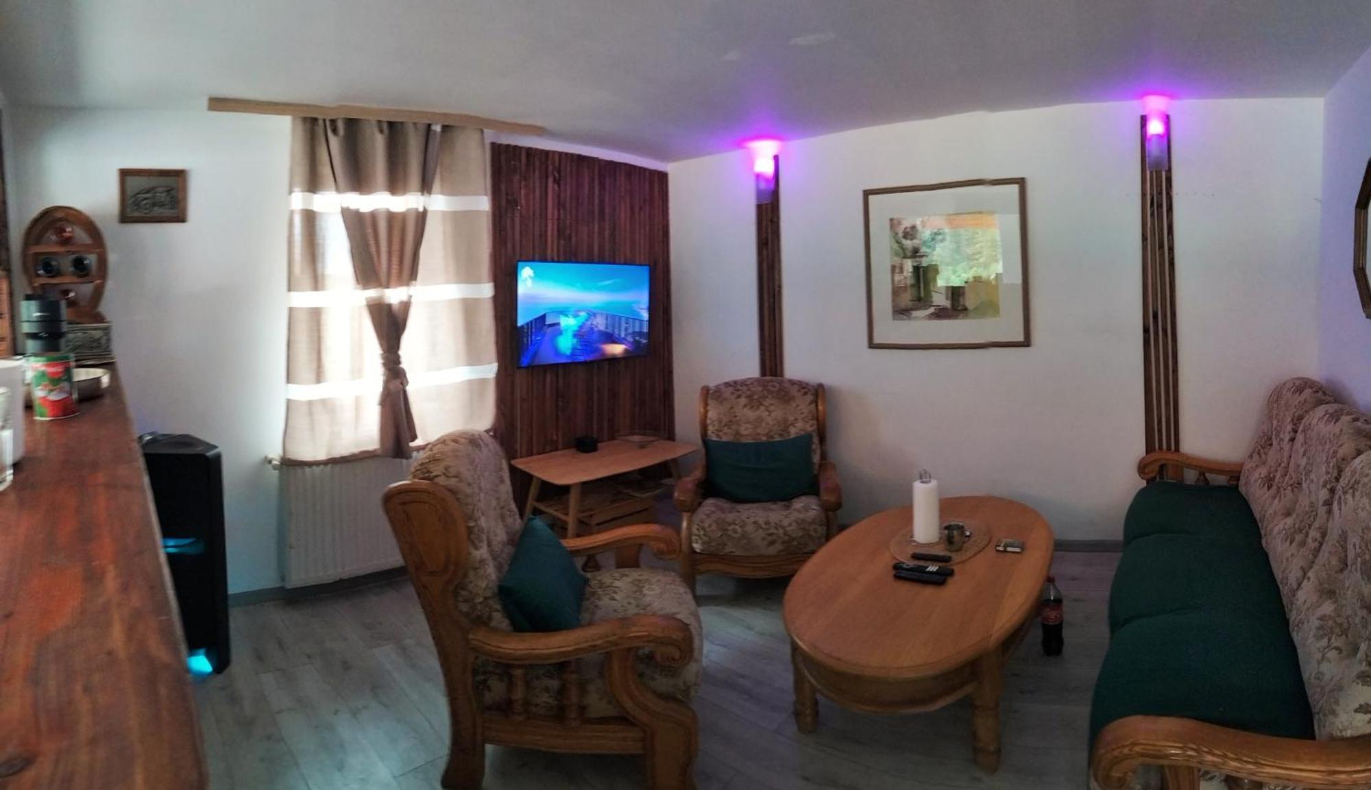 Doi Iepuri Appartement Azuga Buitenkant foto